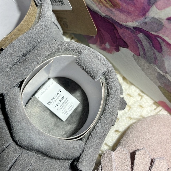 NIB BEARPAW CRIB SHOES. SZ 0/6 mo………3 pairs. **SOLD SEPARATELY** - Picture 4 of 5
